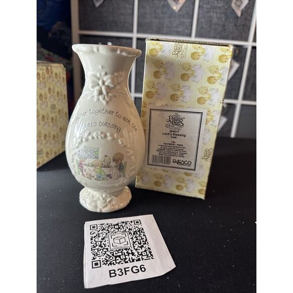 VTG PRECIOUS MOMENTS 1985 White Floral Vase w Scripture "WE GATHER TOGETHER" - Picture 1 of 4
